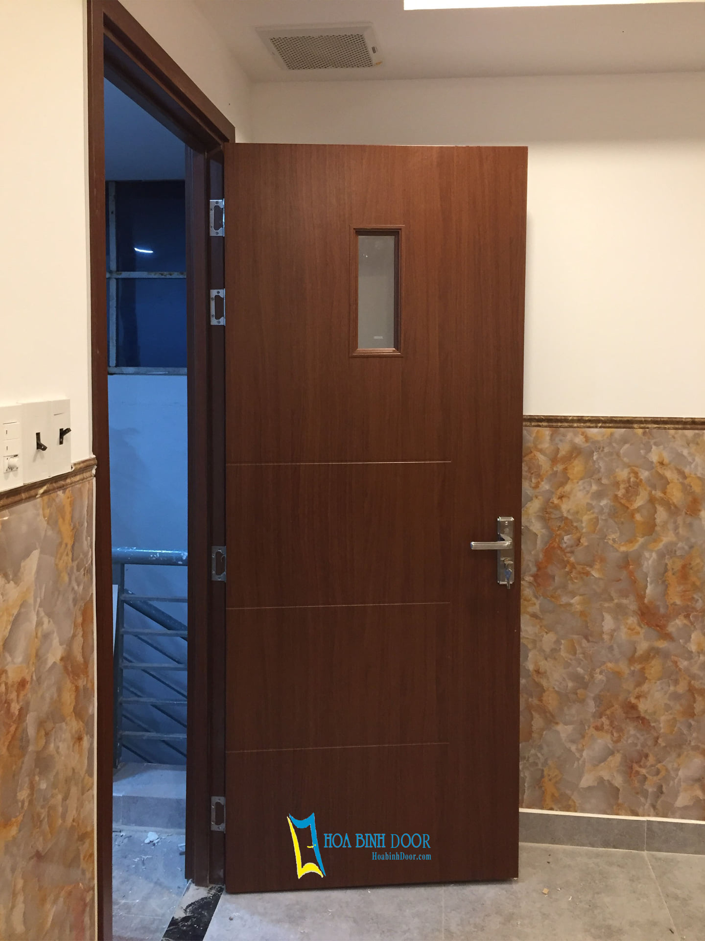 Mẫu cửa nhựa gỗ phòng ngủ hiện đạ